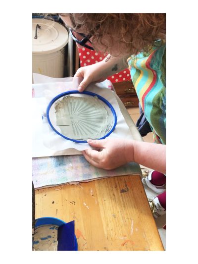 Fabric screen printing with embroidery hoops