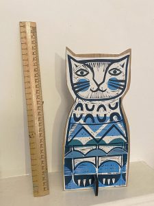 Clever cat 1 with ruler