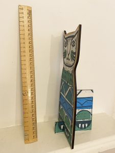 Clever cat 1 with ruler side view